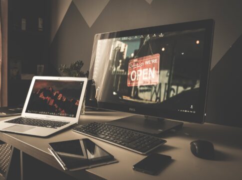 Balancing the Impact of Advertisements Against the Depth of Narrative Storytelling in Effective Communication Strategies