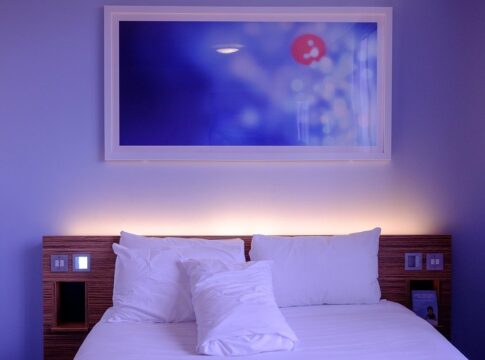 Does benchmarking is important in the hospitality sector?