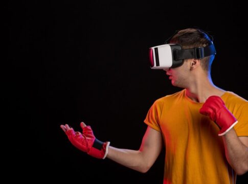 AR/VR in Sports discusses how these technologies enhance fan engagement and improve athlete training, providing innovative solutions for immersive experiences that transform the way sports are enjoyed.