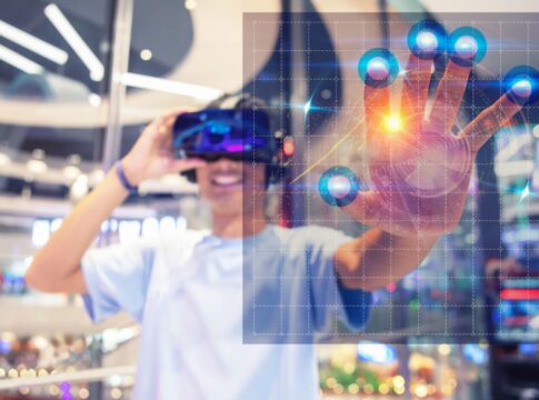 Augmented Reality (AR) and Virtual Reality (VR) in Customer Experience: Enhancing Engagement and Immersion