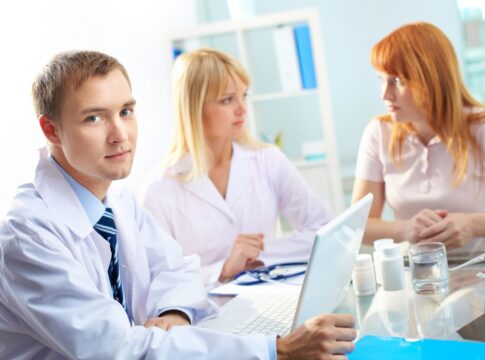 Clinical Decision Support Systems: AI-driven Tools for Diagnosis and Treatment