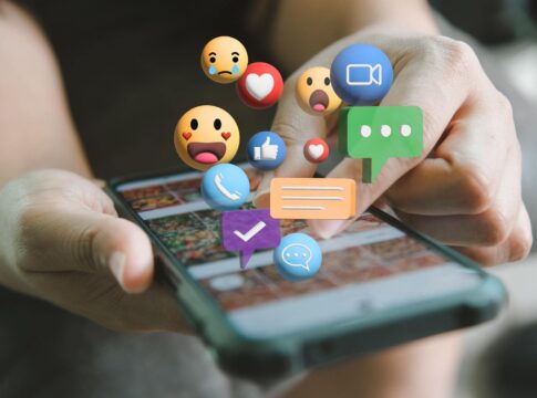 Customer Experience in the Age of Social Media: Leveraging Social Platforms for Engagement