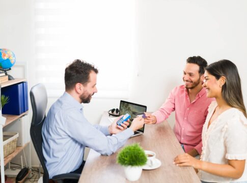 Insurtech and Customer Experience: Innovations in Policy Management and Claims Handling