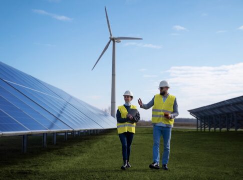 Renewable Energy Solutions for Construction: Integration and Efficiency