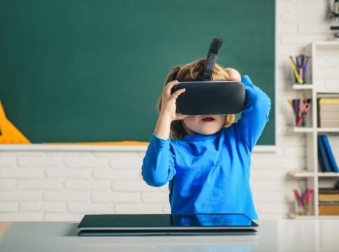 VR in the Classroom: Creating Immersive Learning Experiences and Simulations for Enhanced Educational Engagement