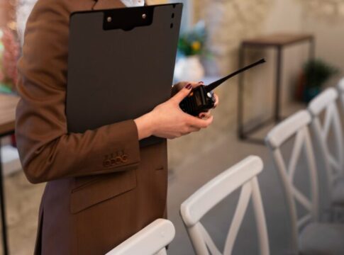 Voice Assistants in Hospitality: Enhancing Guest Interactions & Services